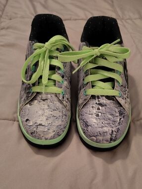 Heelys Kids Moon-Print Sneakers with Neon Green Accents